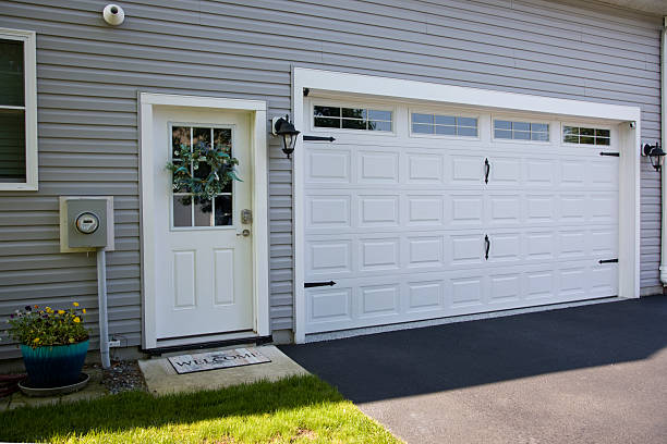 24/7 Emergency Garage Door Panel Replacement experts in Clifton, IL